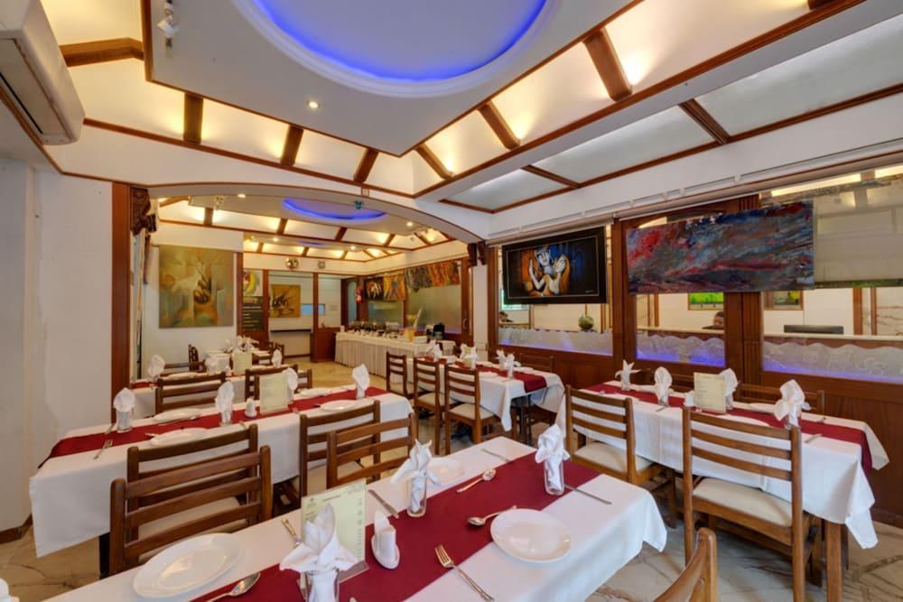 Regal Enclave Hotel Mumbai Bagian luar foto