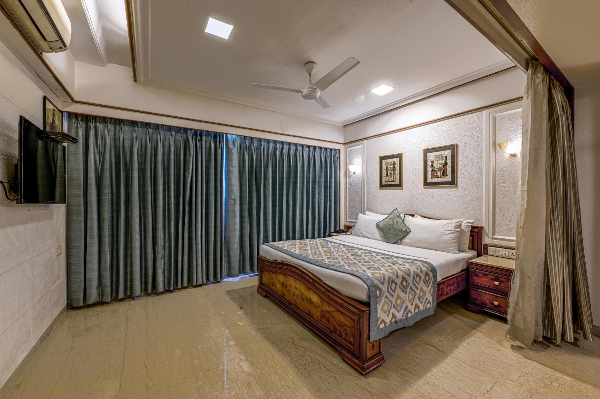 Regal Enclave Hotel Mumbai Bagian luar foto
