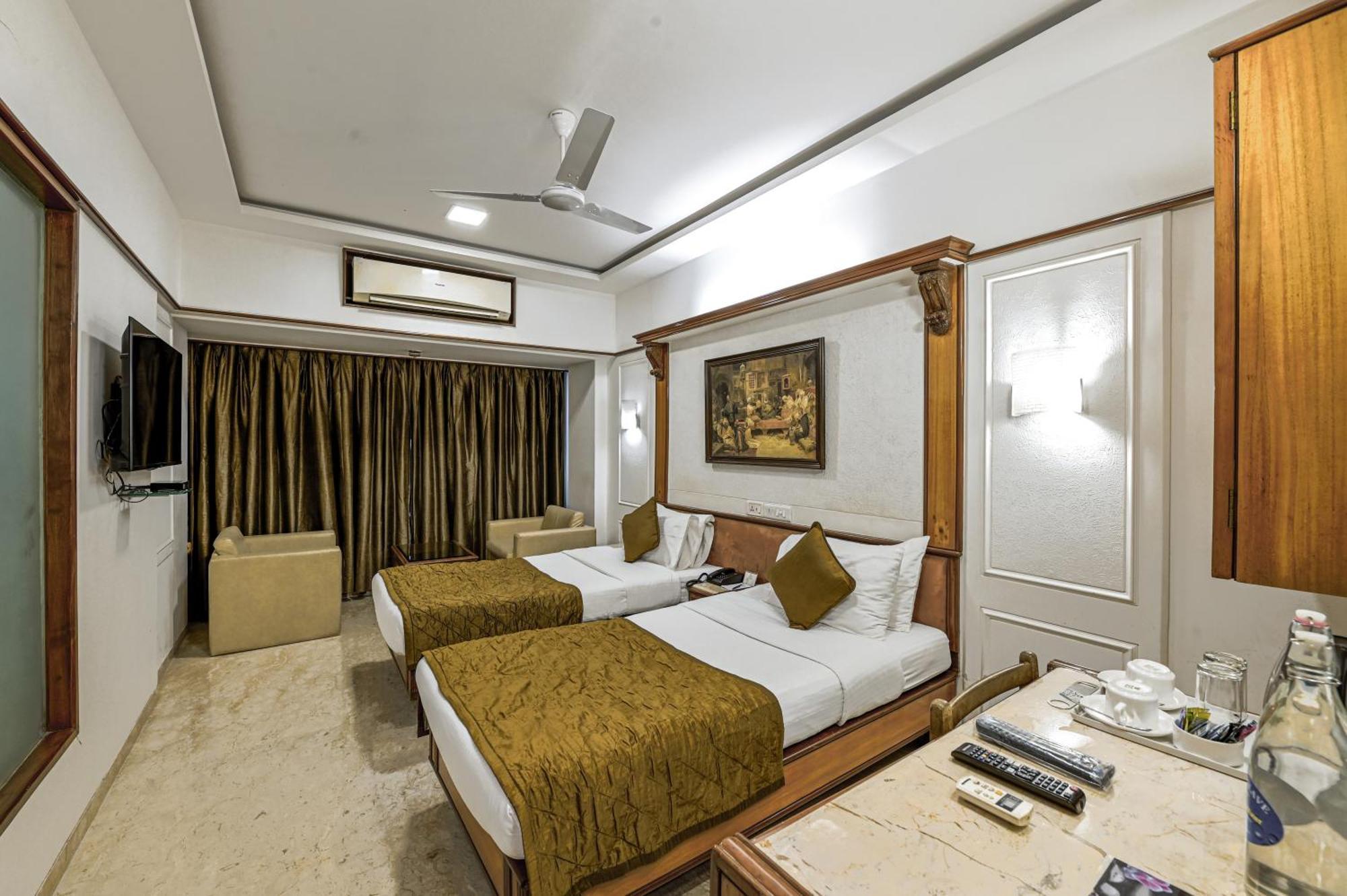 Regal Enclave Hotel Mumbai Bagian luar foto