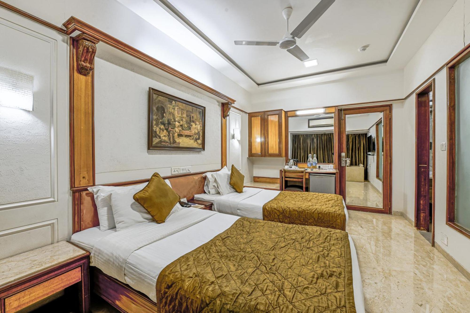 Regal Enclave Hotel Mumbai Bagian luar foto