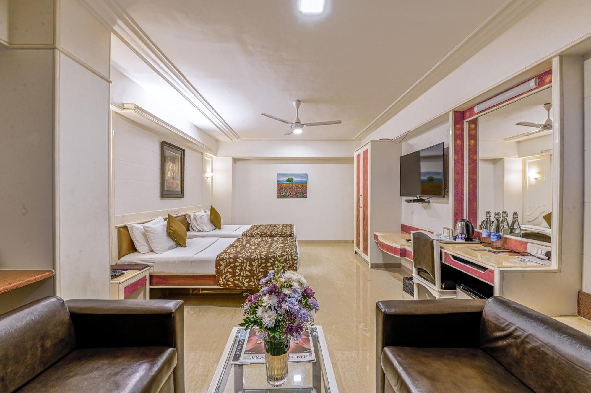 Regal Enclave Hotel Mumbai Bagian luar foto
