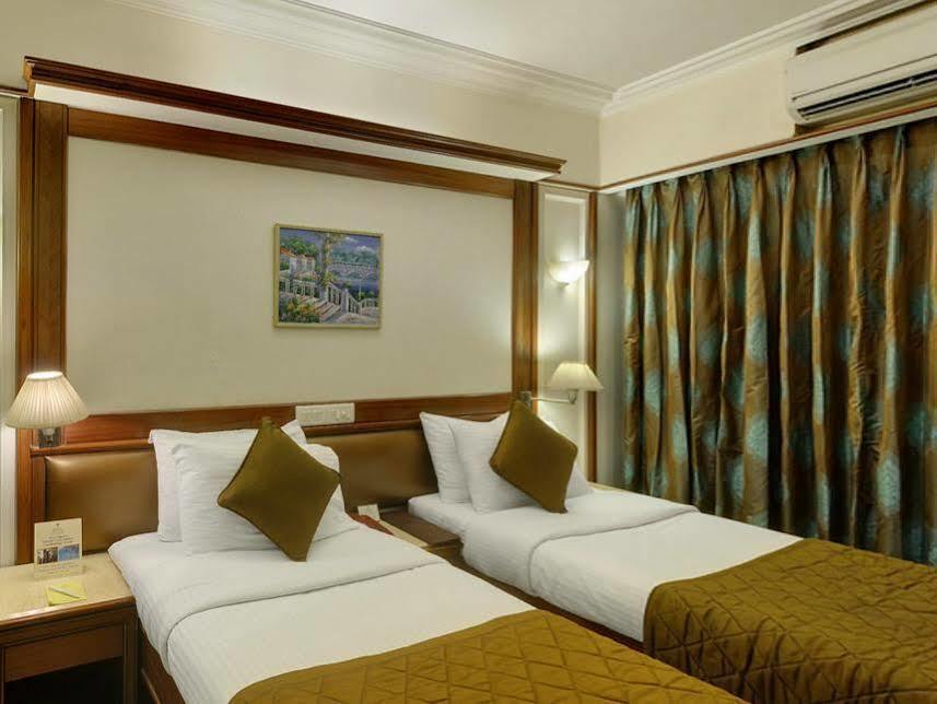 Regal Enclave Hotel Mumbai Bagian luar foto